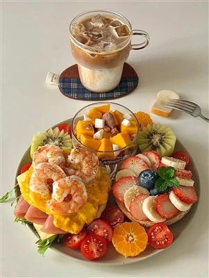 Lebhafte Brunchplatte 🥪🍤🍓|Buntes und befriedigendes Morgenfest